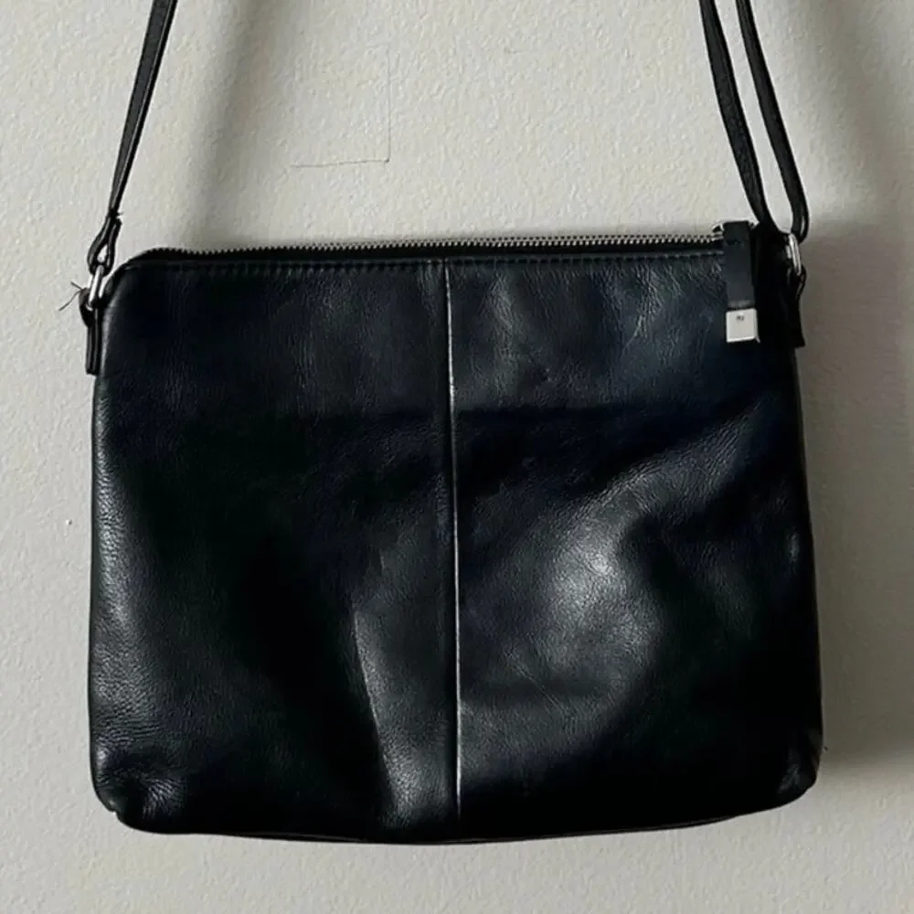 Margo New York Leather Simple Crossbody Black - Picture 1 of 5